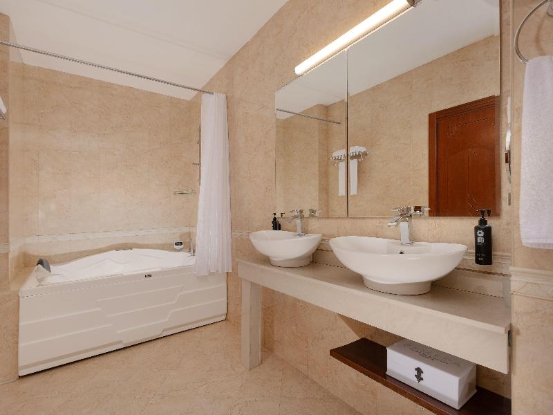 Ramada Plaza Gence - Oda