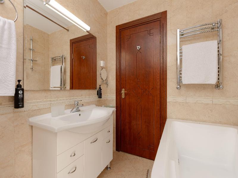 Ramada Plaza Gence - Oda