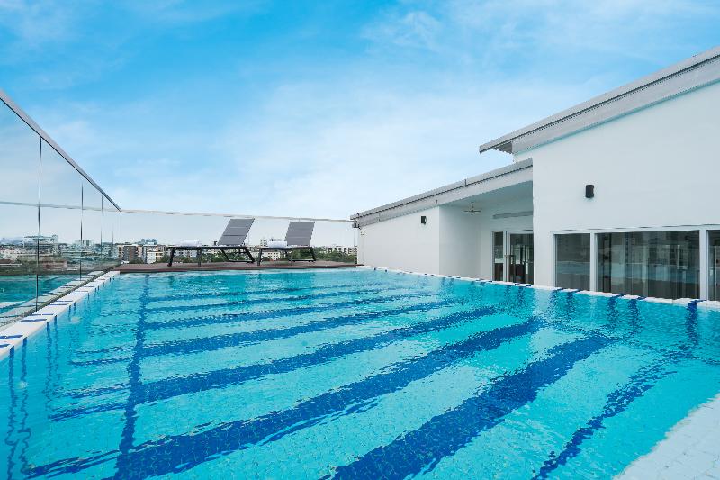 Hotel Amber Sukhumvit 85 - Havuz