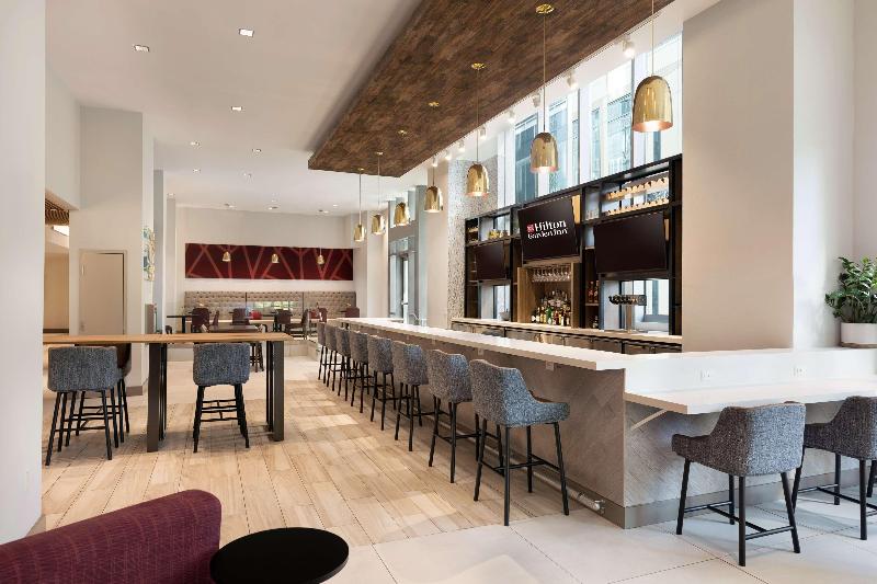 Hilton Garden Inn Long Island City New York - Bar
