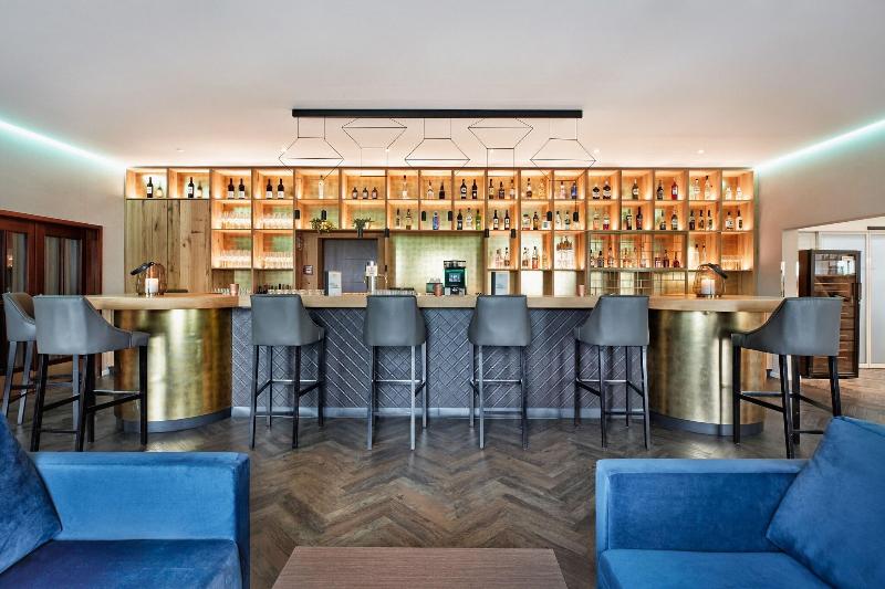 H+ Frankfurt Airport West - Bar