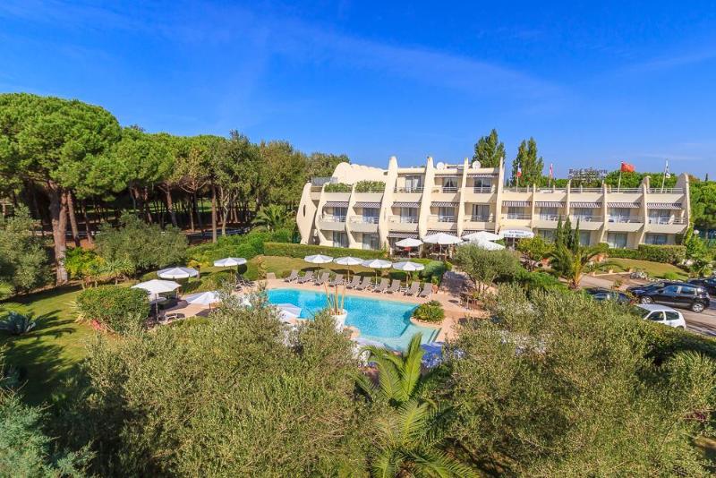 Golf Hotel - Genel
