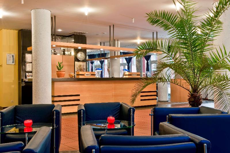 TRYP by Wyndham Halle - Lobi