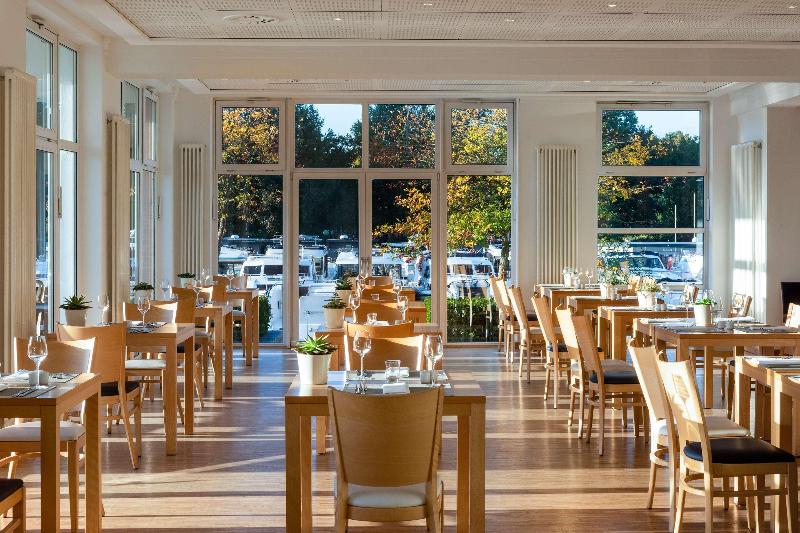 Sunday Resort Marina Wolfsbruch Apartment - Restoran