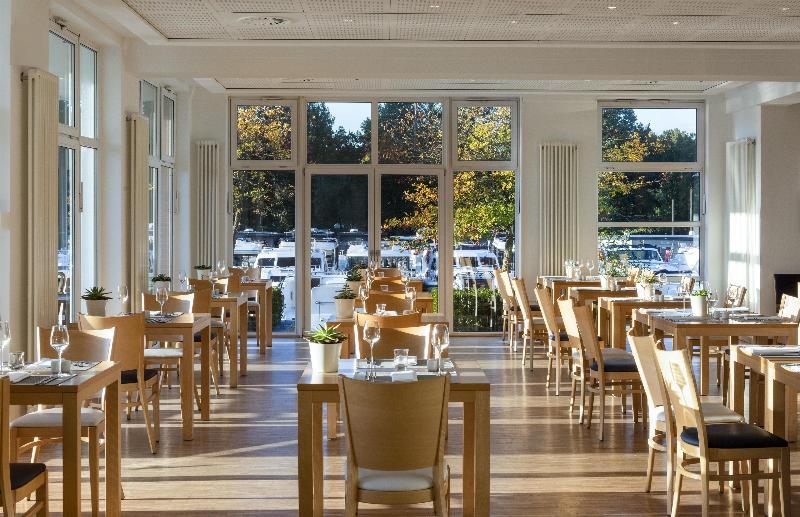Sunday Resort Marina Wolfsbruch Apartment - Restoran