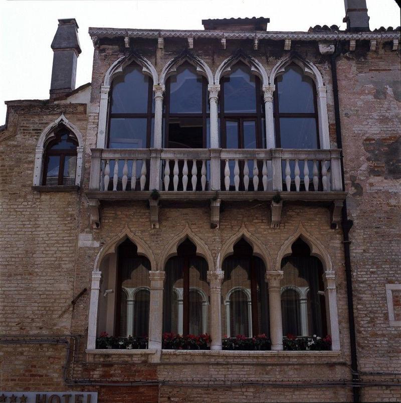 Pausania - Genel