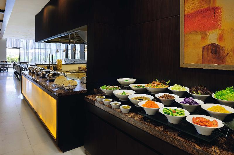 Movenpick Hotel Apartments Al Mamzar Dubai - Restoran