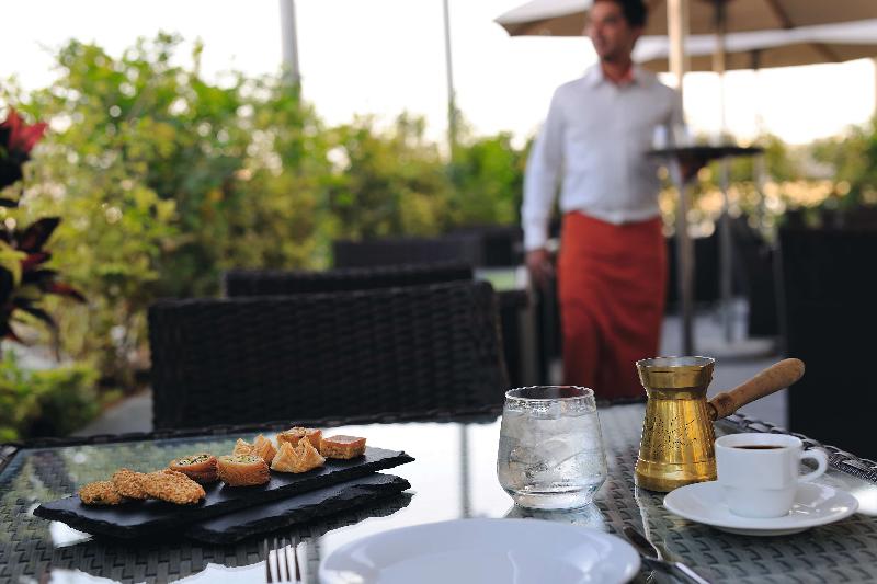 Movenpick Hotel Apartments Al Mamzar Dubai - Restoran