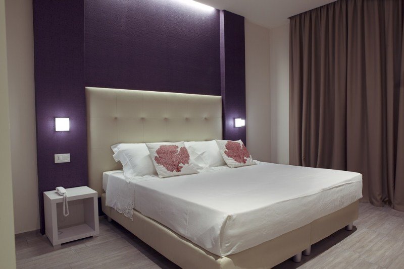 L'Hotel - Genel