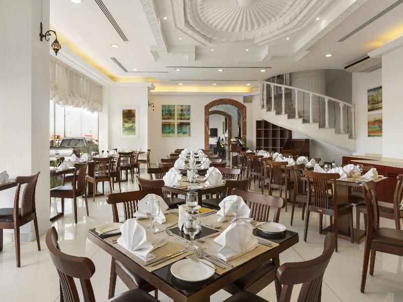 Ramada by Wyndham Beach Hotel Ajman - Restoran