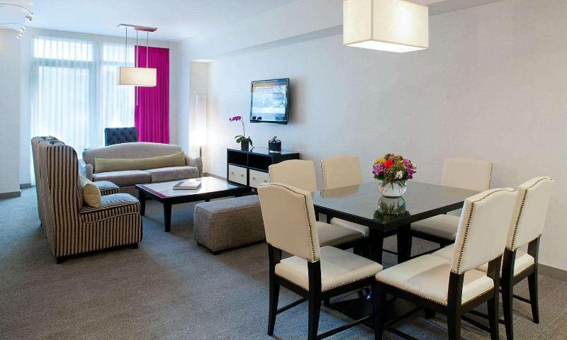 Royalton Park Avenue - Oda