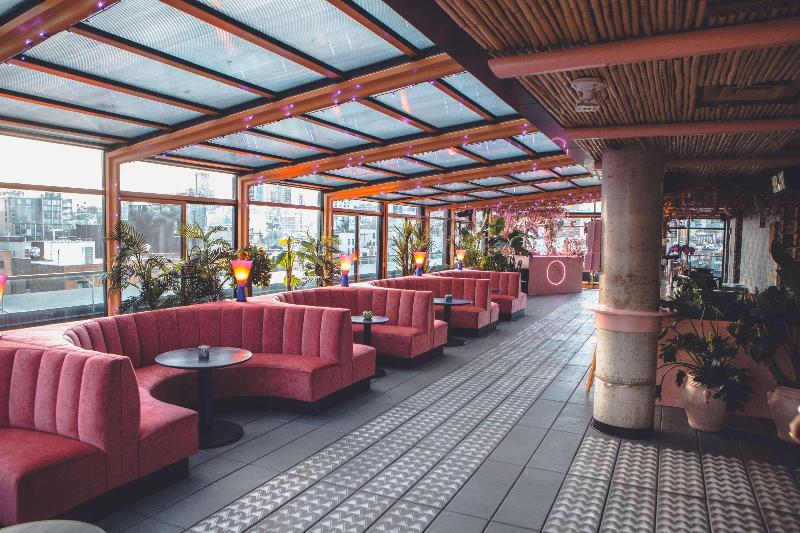 Sixty LES - Bar