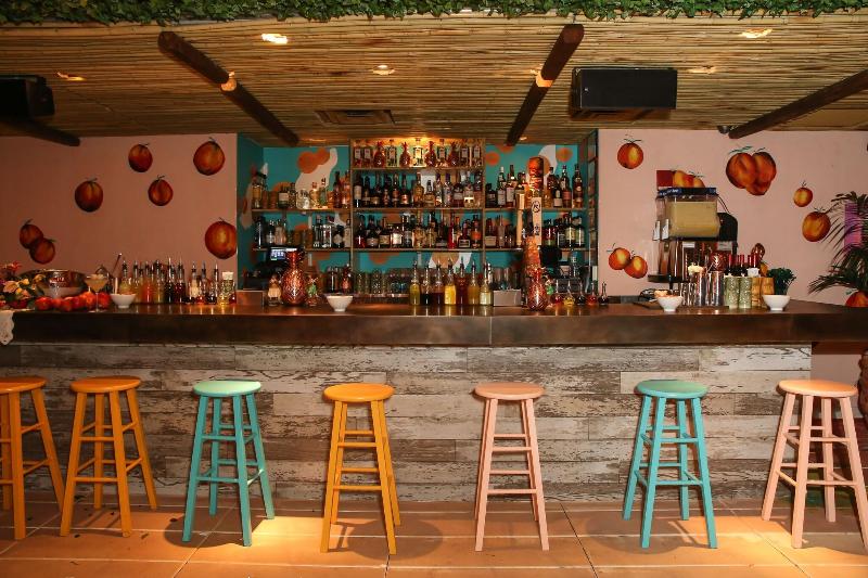 Sixty LES - Bar