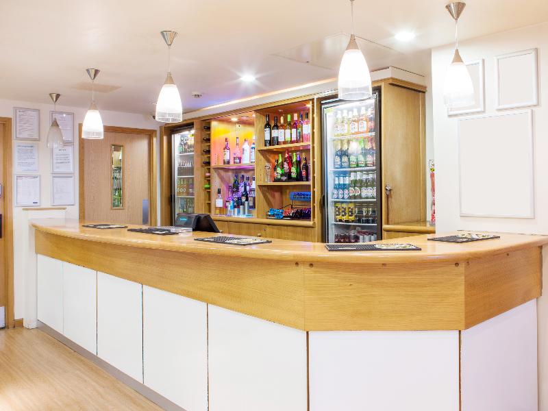 Travelodge Feltham - Bar