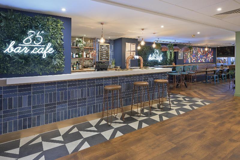 Travelodge Feltham - Bar