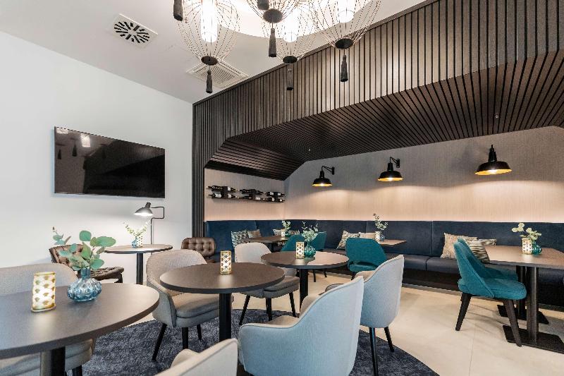 Premier Inn Würzburg Hotel - Lobi