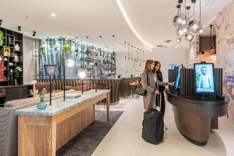 Premier Inn Würzburg Hotel - Lobi