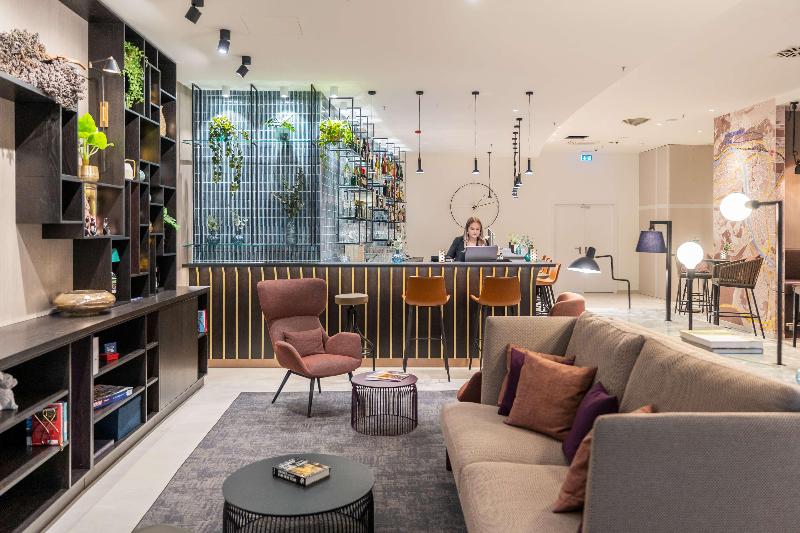 Premier Inn Würzburg Hotel - Lobi
