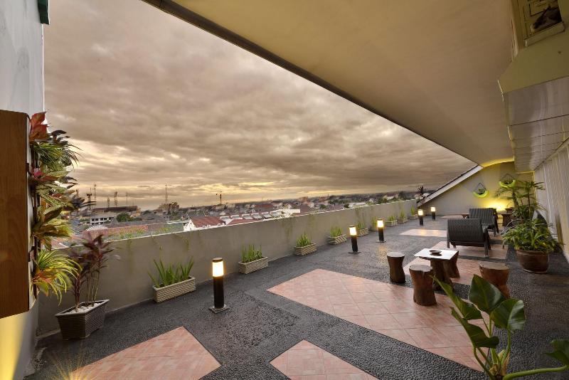 Whiz Hotel Malioboro Yogyakarta - Teras