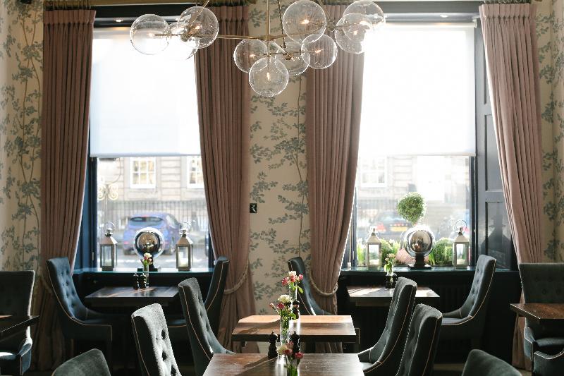 Nira Caledonia - Restoran