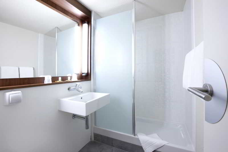 CAMPANILE PRIME PARIS 19 - LA VILLETTE - Genel