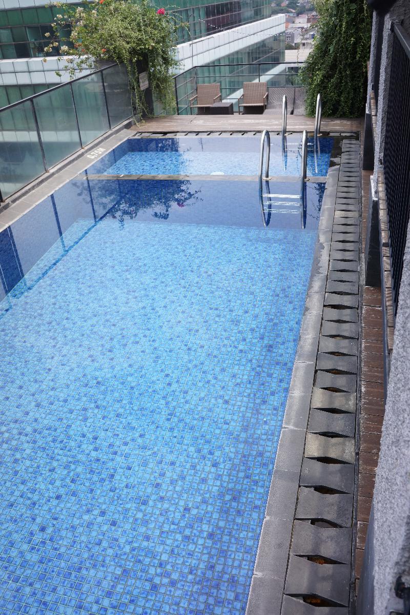 Liberta Hotel Kemang - Havuz