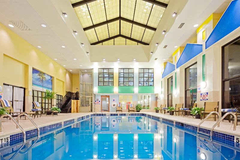 Crowne Plaza Englewood, an IHG Hotel - Havuz
