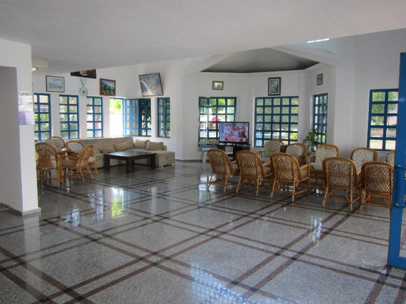 Aymes Hotel - Lobi