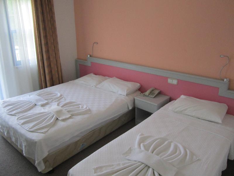 Aymes Hotel - Oda