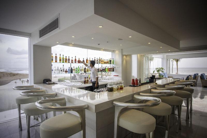 Lv8 Resort Hotel Canggu Bali - Bar