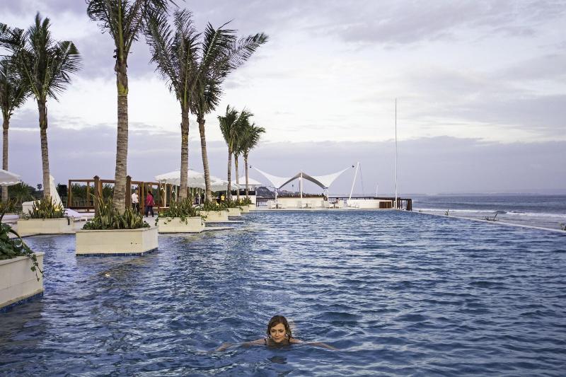 Lv8 Resort Hotel Canggu Bali - Havuz