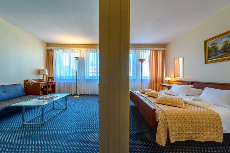 Hotel Century - Genel