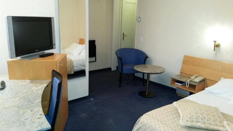 Hotel Century - Genel