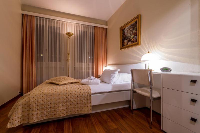 Hotel Century - Genel