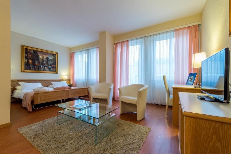 Hotel Century - Genel