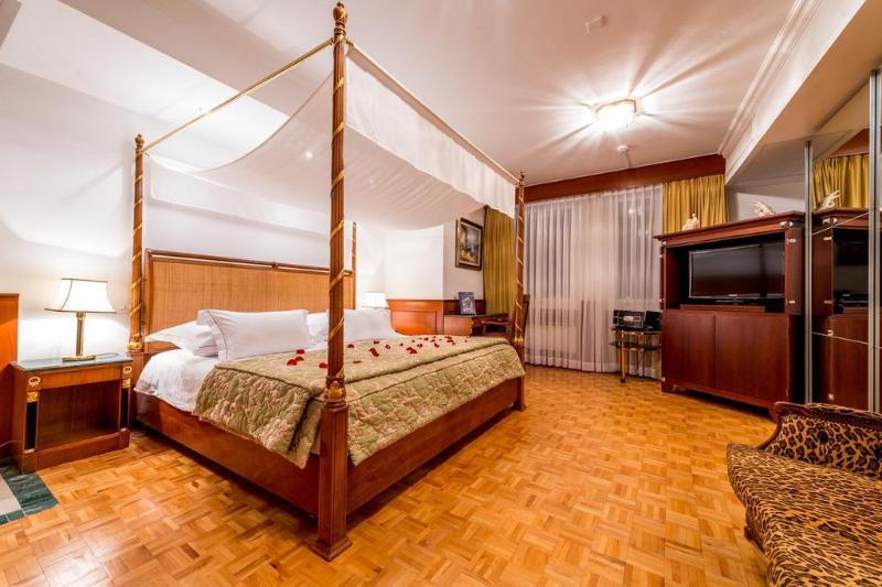 Hotel Century - Genel