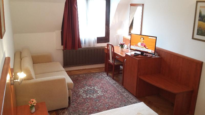 Helios Hotel Pension - Oda