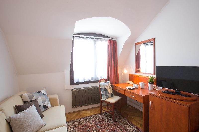 Helios Hotel Pension - Oda