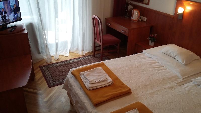 Helios Hotel Pension - Teras