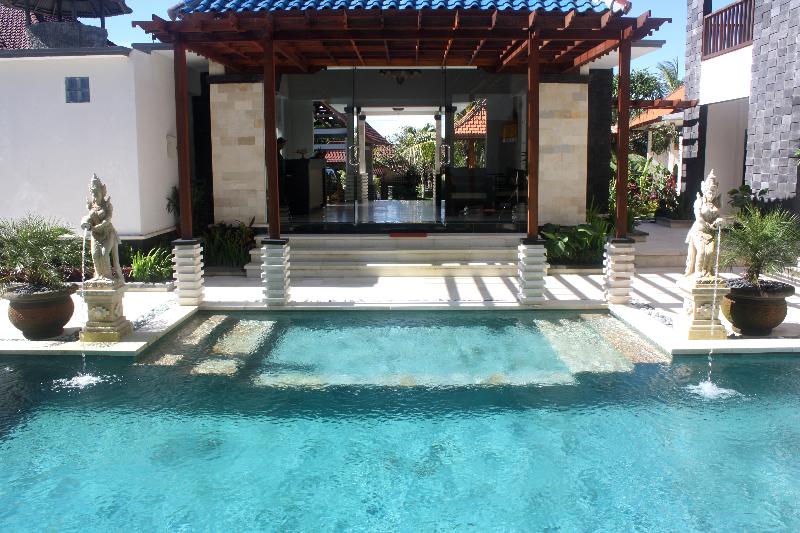 Mamo Uluwatu - Genel