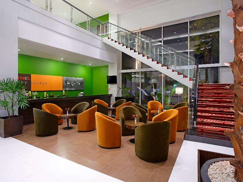 Hotel Santika Palu - Lobi