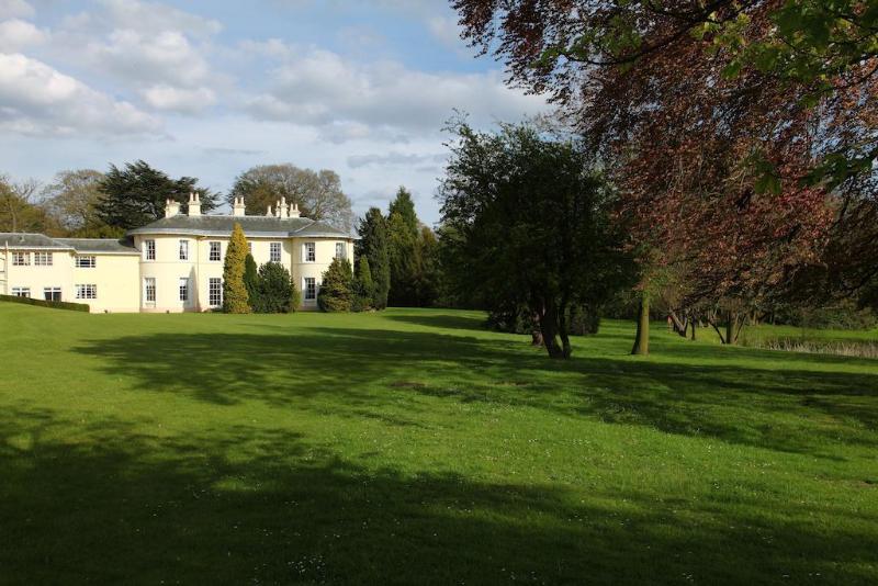 Eastwood Hall - Genel
