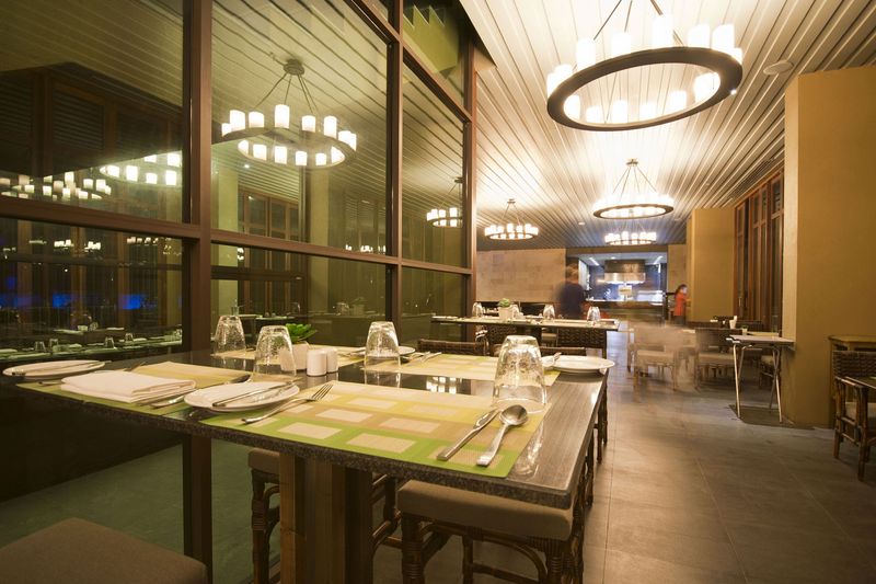 Sunsuri Phuket - Restoran