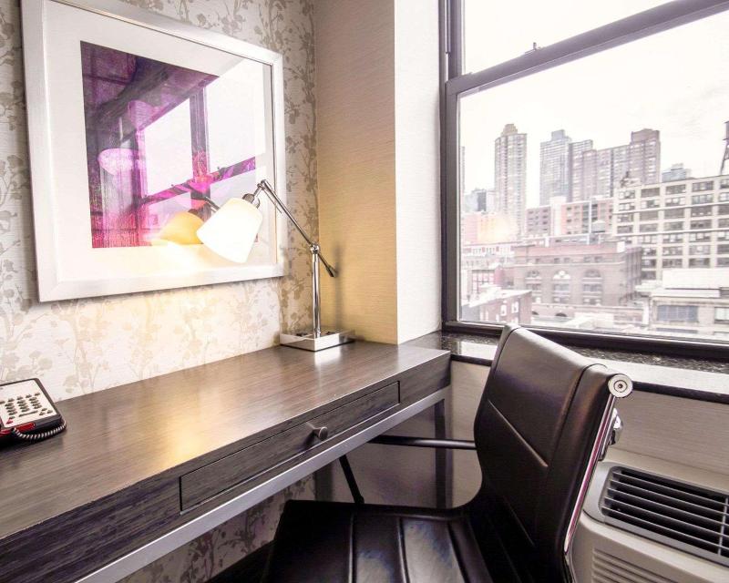 Times Square West Hotel, BW Signature Collection - Oda