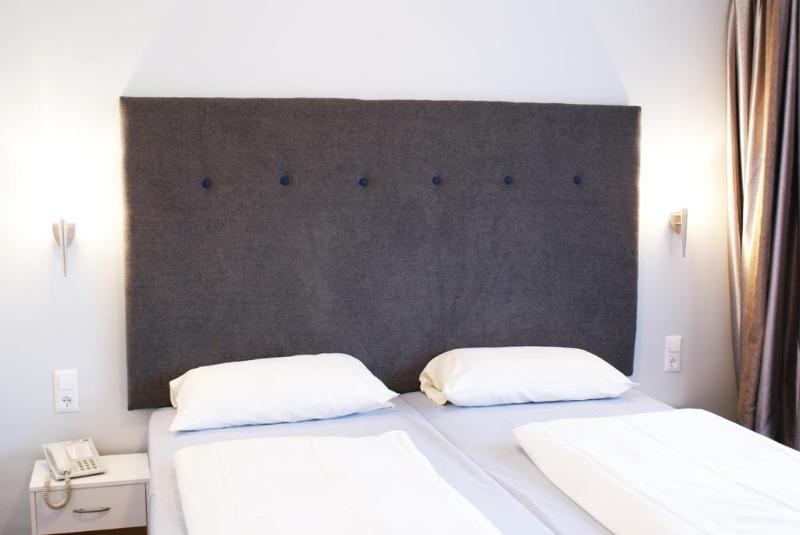 Bahn Hotel Dusseldorf - Genel