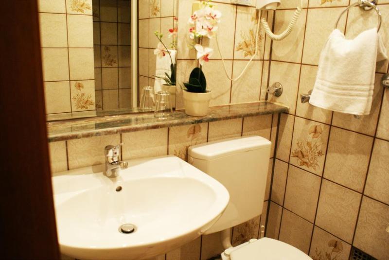 Bahn Hotel Dusseldorf - Genel