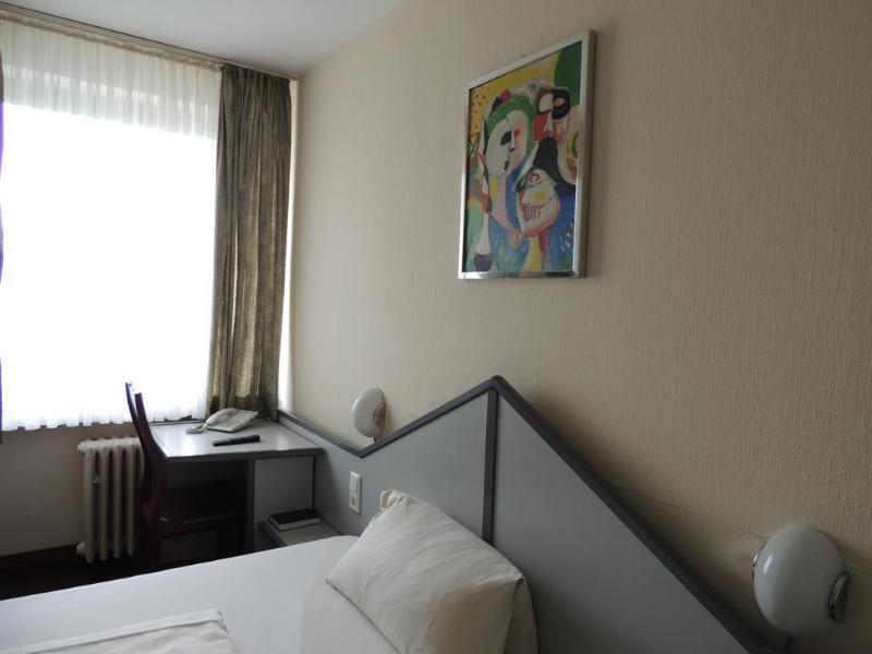Bahn Hotel Dusseldorf - Oda