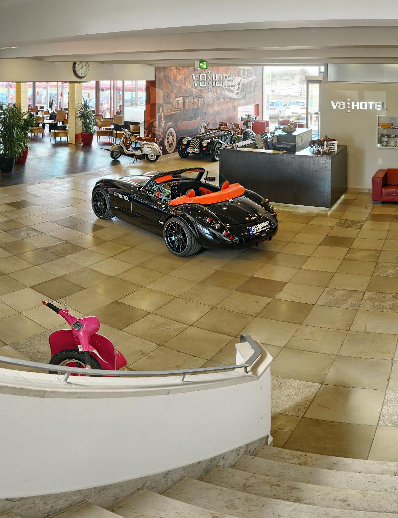 V8 Hotel Classic Motorworld Region Stuttgart - Lobi