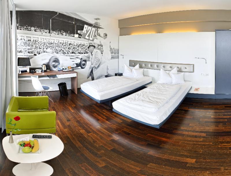 V8 Hotel Classic Motorworld Region Stuttgart - Oda