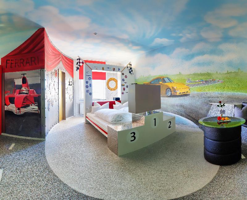 V8 Hotel Classic Motorworld Region Stuttgart - Oda